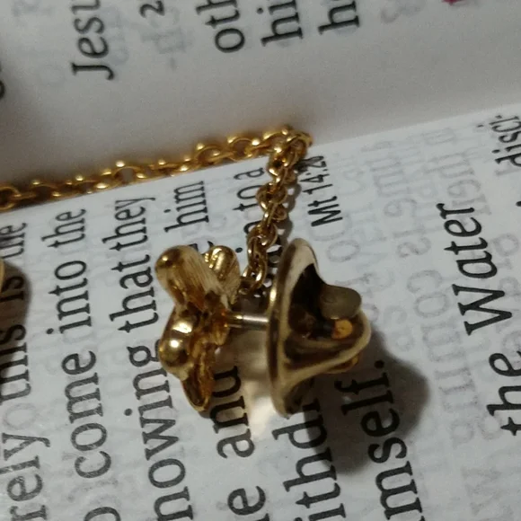 Vintage Designer Monet Chain Lapel Brooch/Pin Bird Cage with Bird on End  - Picture 9 of 11